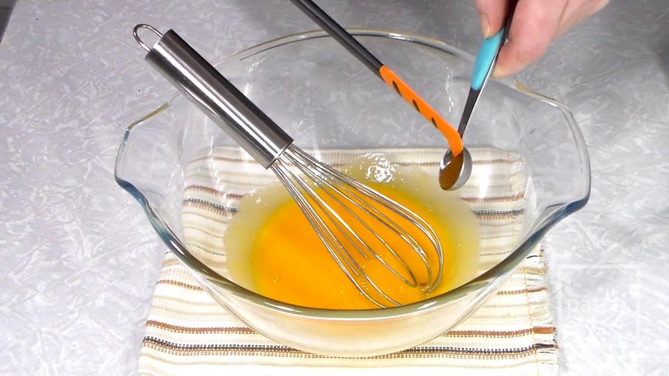 Бисквитный пирог "Зебра" с шоколадом - Шаг 3