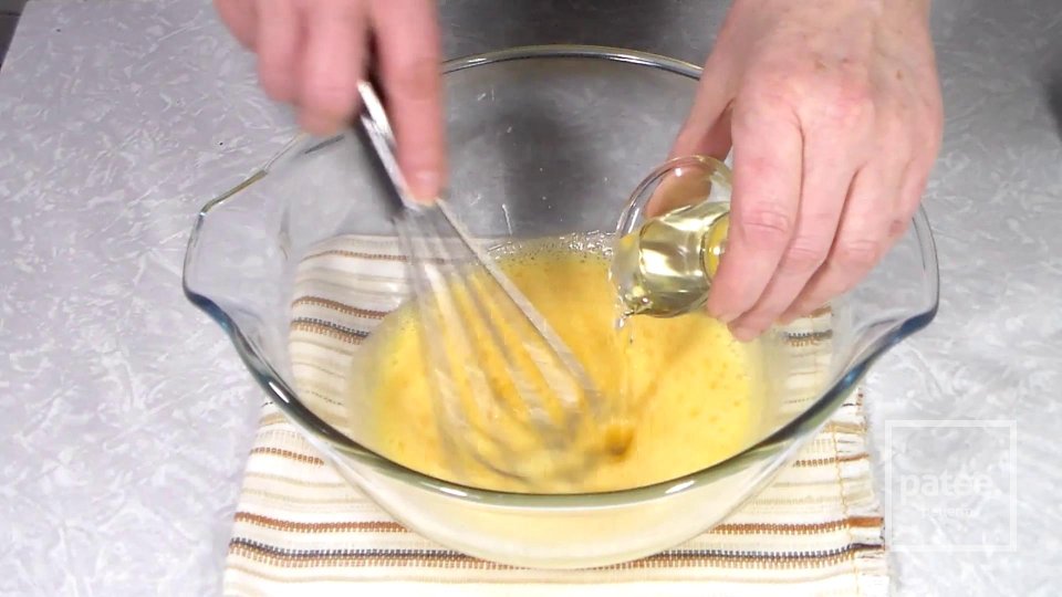 Бисквитный пирог "Зебра" с шоколадом - Шаг 5