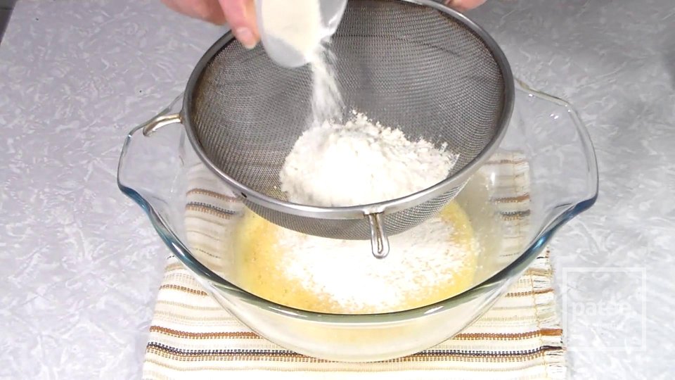 Бисквитный пирог "Зебра" с шоколадом - Шаг 6