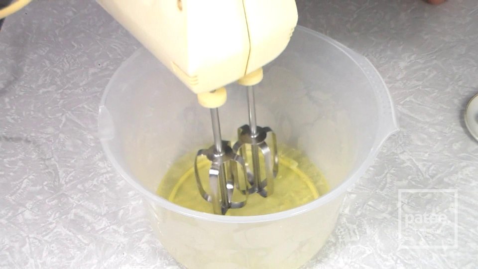 Бисквитный пирог "Зебра" с шоколадом - Шаг 8