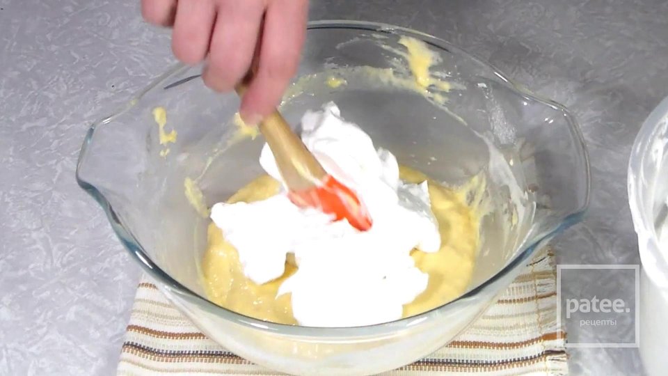 Бисквитный пирог "Зебра" с шоколадом - Шаг 11