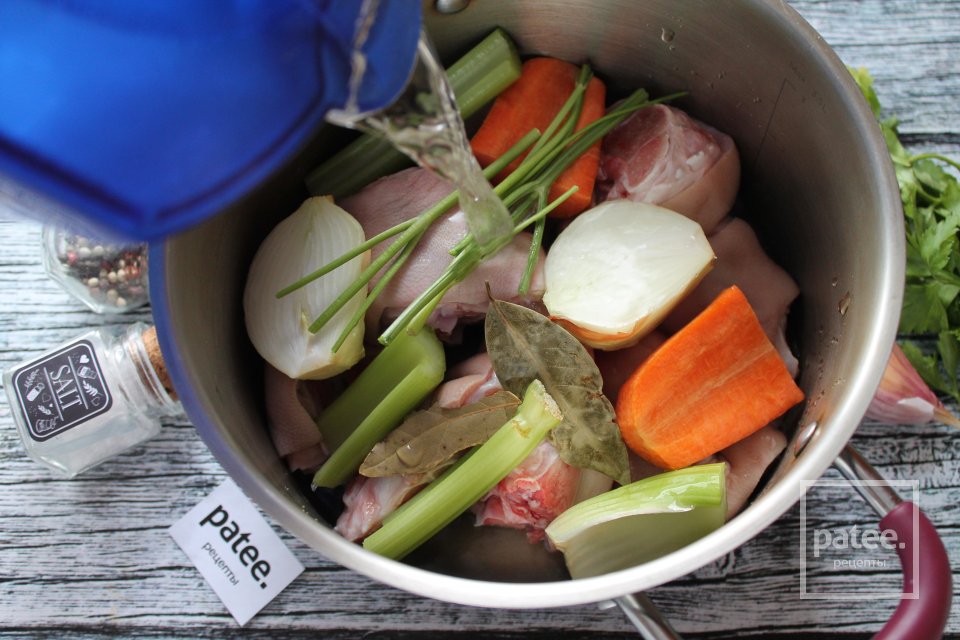 Холодец из свиных ножек и мяса индейки - Шаг 3