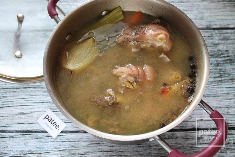 Холодец из свиных ножек и мяса индейки - Шаг 5