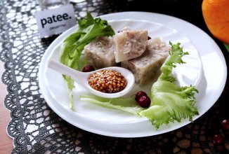 Холодец из свиных ножек и мяса индейки