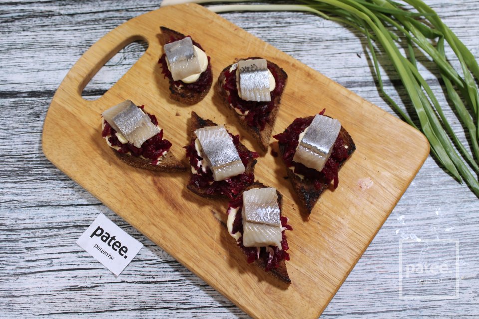 Тосты "селедка под шубой" - Шаг 7