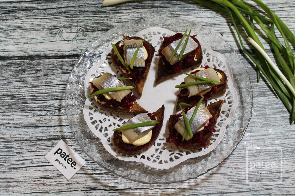 Тосты "селедка под шубой" - Шаг 9