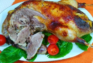 Утка с яблоками в духовке