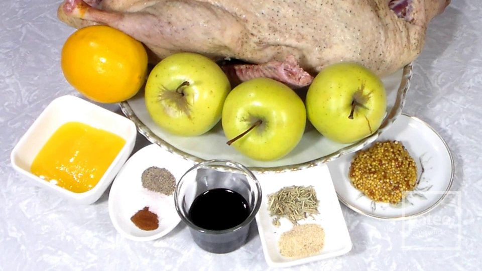 Утка с яблоками в духовке - Шаг 1