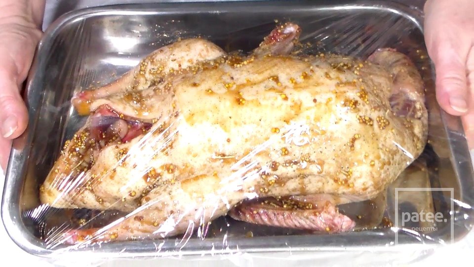 Утка с яблоками в духовке - Шаг 4