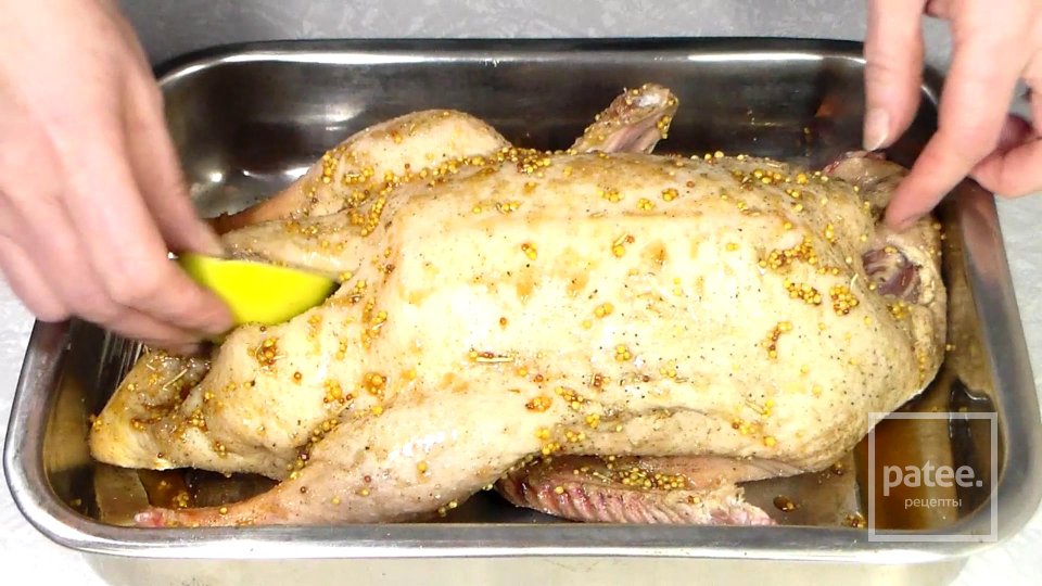 Утка с яблоками в духовке - Шаг 6