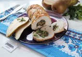 Рулет из индейки с сырно-грушевой начинкой
