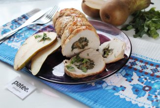 Рулет из индейки с сырно-грушевой начинкой