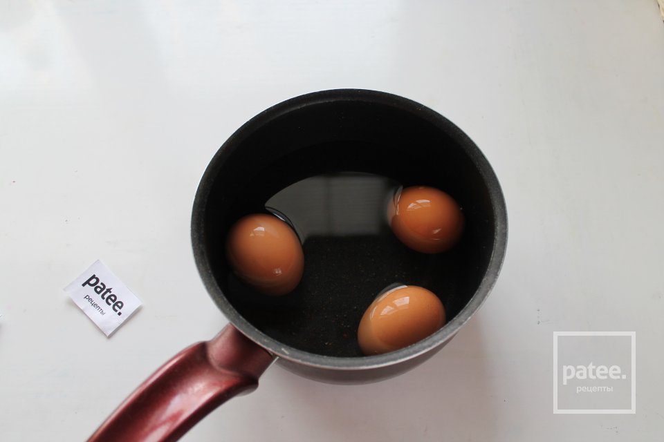 Пирожки дрожжевые с зеленым луком и яйцом - Шаг 2