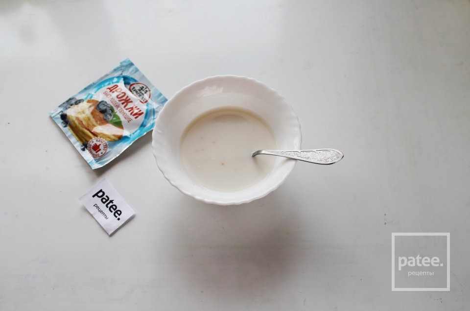 Пирожки дрожжевые с зеленым луком и яйцом - Шаг 3