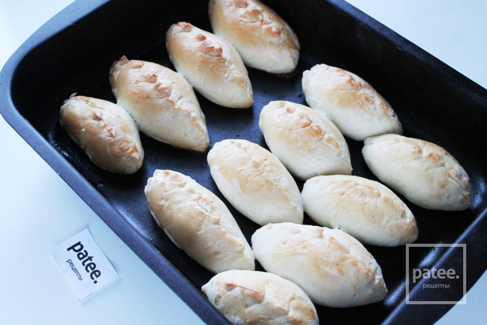 Пирожки дрожжевые с зеленым луком и яйцом - Шаг 14