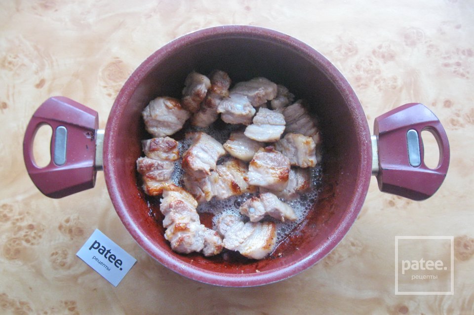 Свиная грудинка с грибами в сметане - Шаг 3