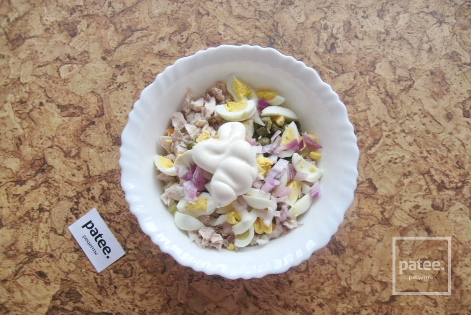 Салат из курицы с каперсами и перепелиными яйцами - Шаг 8