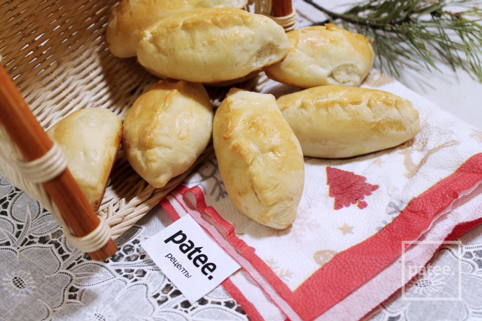 Пирожки дрожжевые с зеленым луком и яйцом - Шаг 15