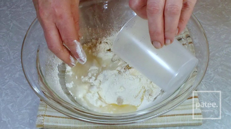 Домашняя пицца с грибами и сыром - Шаг 3