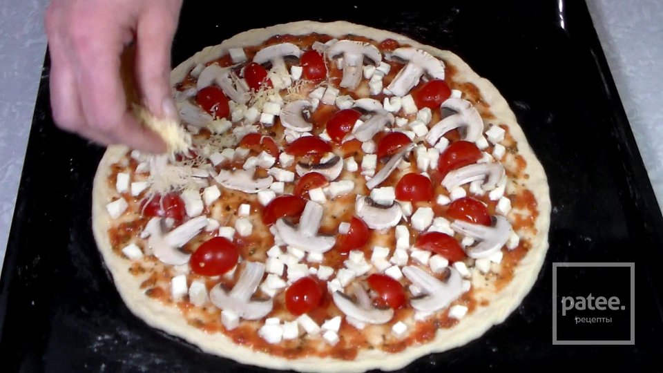 Домашняя пицца с грибами и сыром - Шаг 15