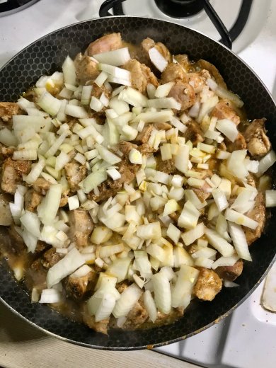 Свинина в сметане с зеленью. - Шаг 3