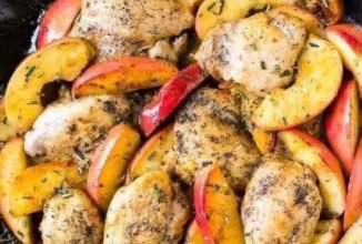 Запечённое филе с яблоками