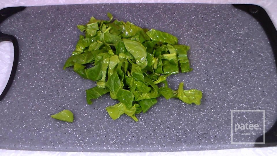 Салат со шпинатом без майонеза - Шаг 6