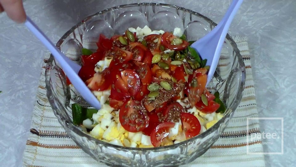 Салат со шпинатом без майонеза - Шаг 9