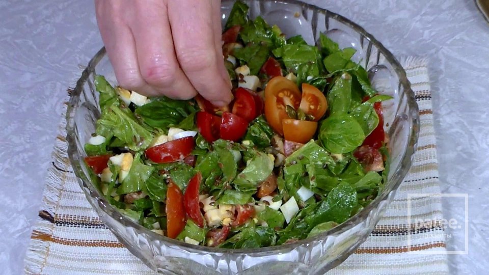 Салат со шпинатом без майонеза - Шаг 11