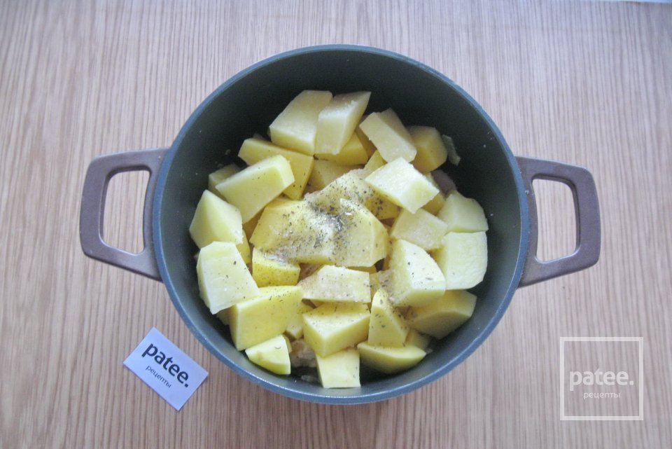 Картофель с курицей тушеный в молоке - Шаг 6