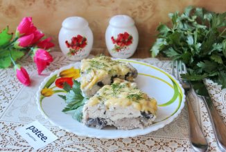 Мясное ассорти с грибами и сливками