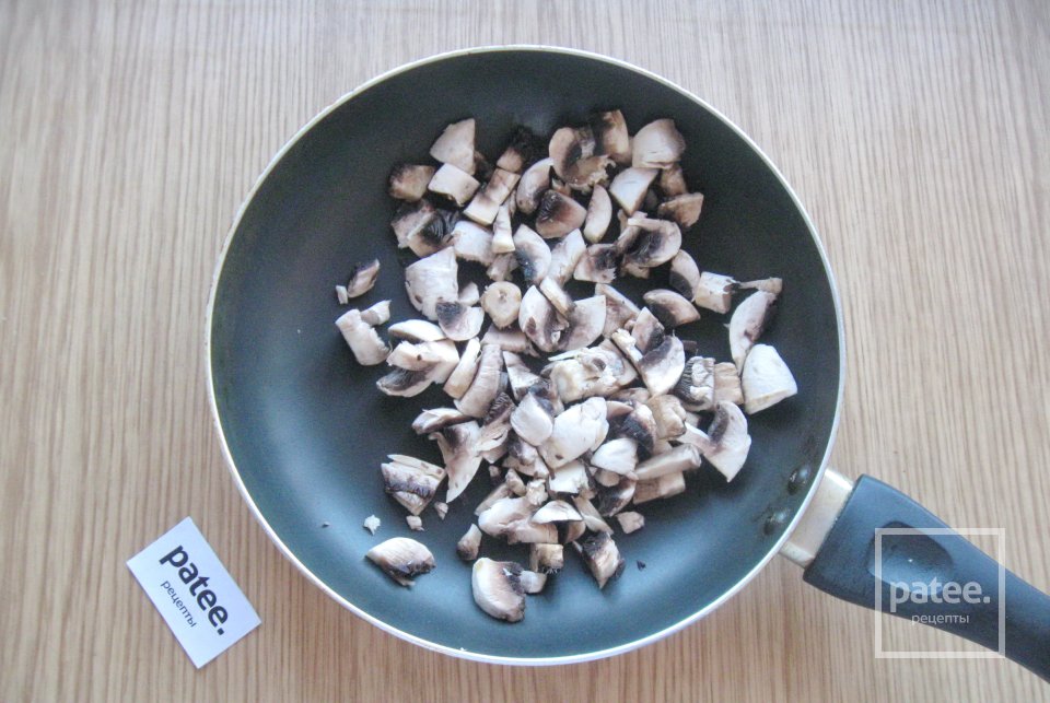 Мясное ассорти с грибами и сливками - Шаг 6