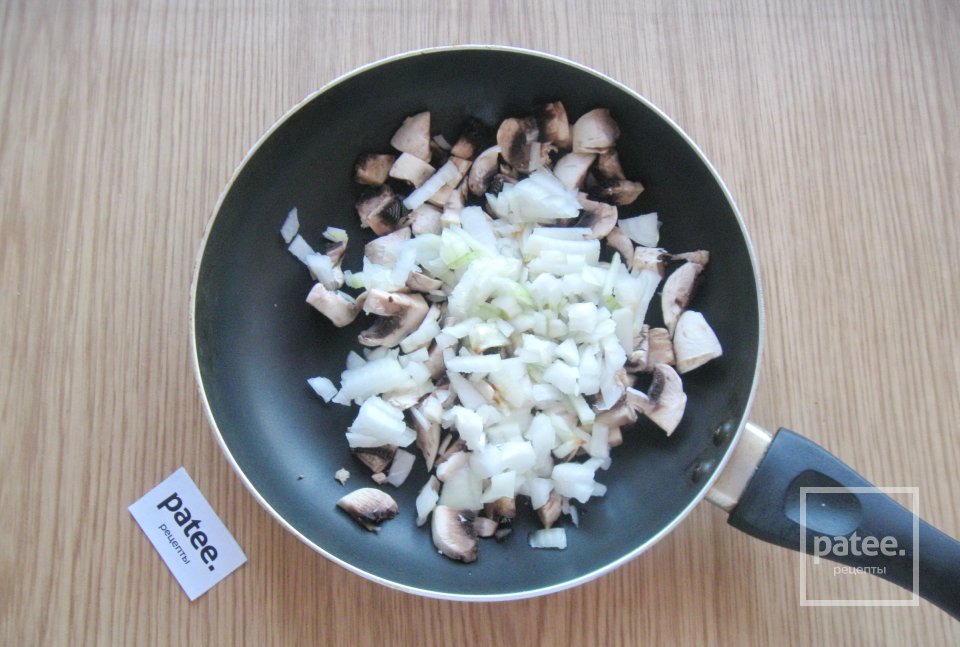 Мясное ассорти с грибами и сливками - Шаг 7