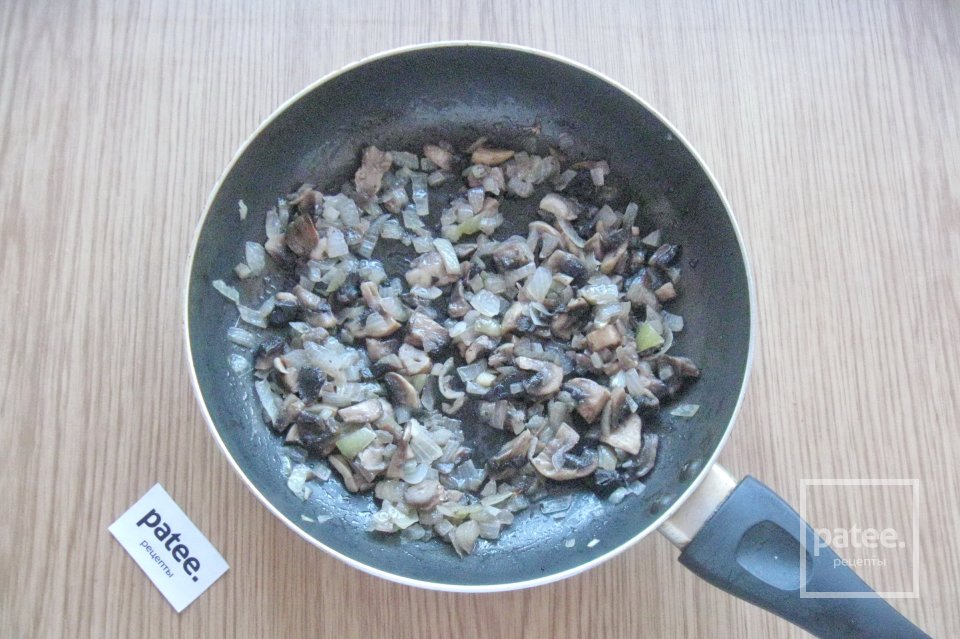Мясное ассорти с грибами и сливками - Шаг 8