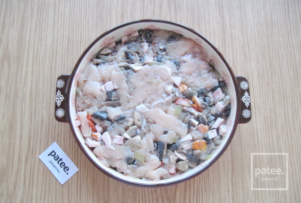 Мясное ассорти с грибами и сливками - Шаг 11