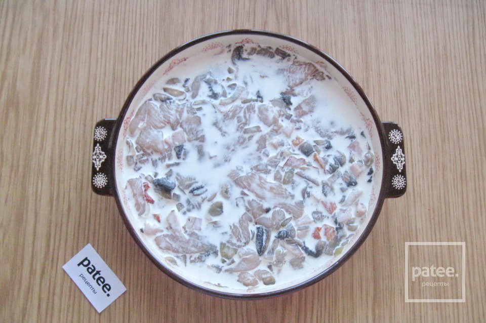 Мясное ассорти с грибами и сливками - Шаг 12