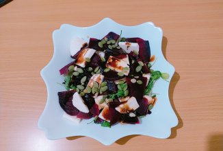 Салат из свёклы и Адыгейского сыра