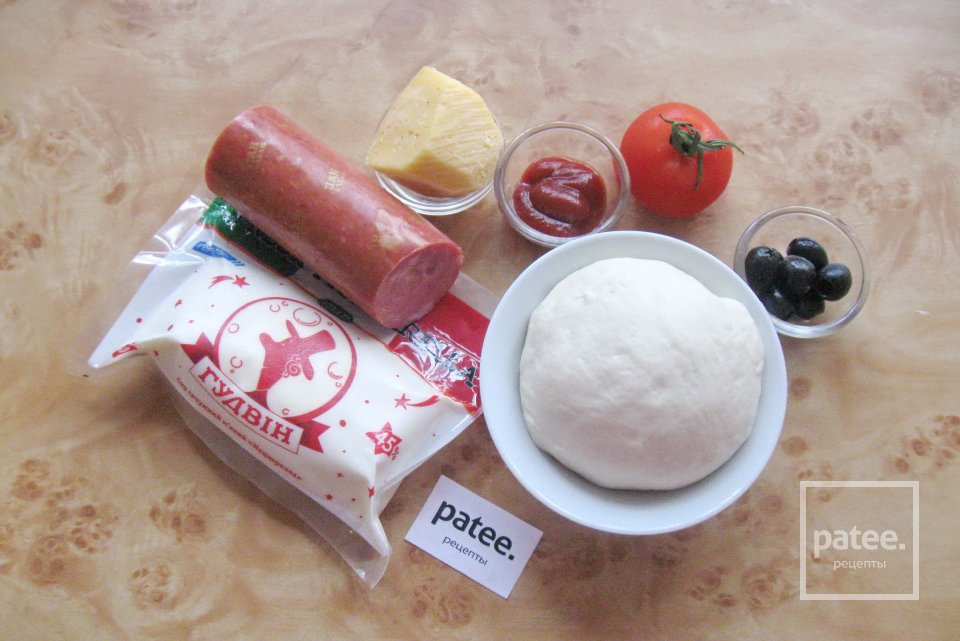 Пицца с моцареллой и колбасой - Шаг 1