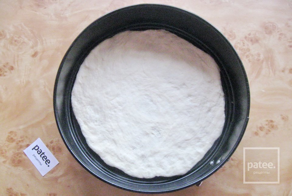 Пицца с моцареллой и колбасой - Шаг 2