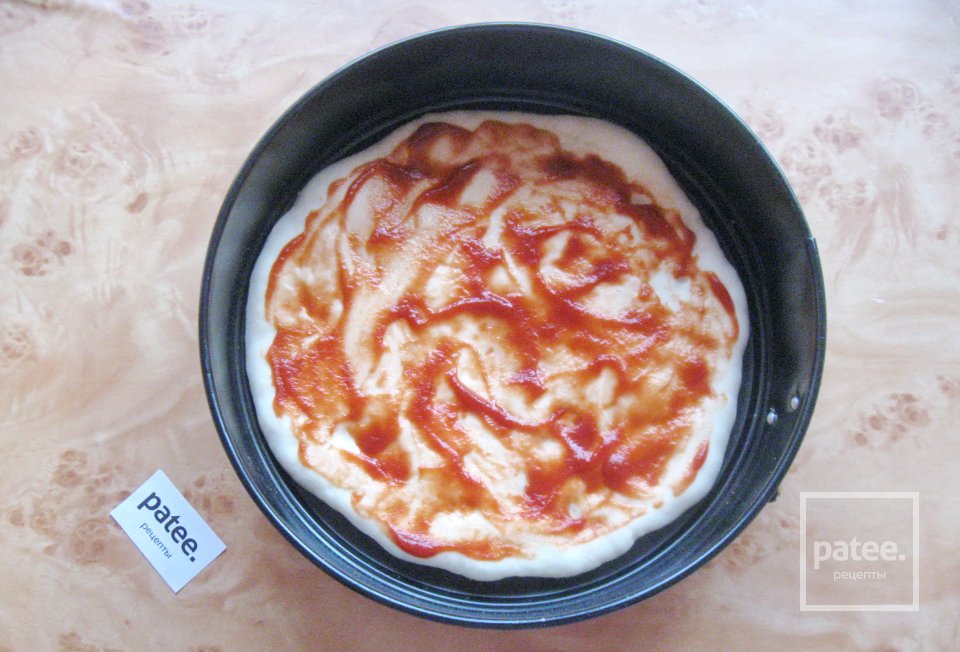 Пицца с моцареллой и колбасой - Шаг 3