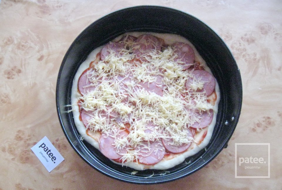 Пицца с моцареллой и колбасой - Шаг 6