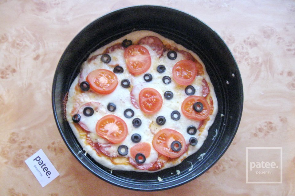 Пицца с моцареллой и колбасой - Шаг 8