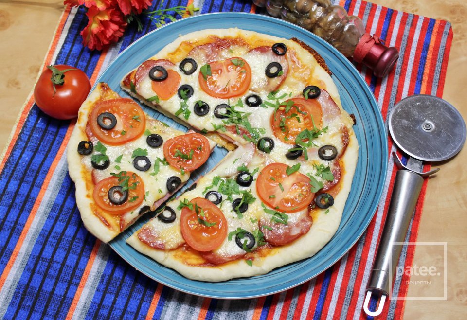 Пицца с моцареллой и колбасой - Шаг 11