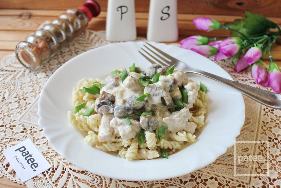 Куриное филе с шампиньонами и сливками - Шаг 9