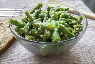 Стручковая фасоль с кунжутом