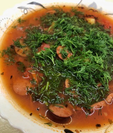 Пряный томатный суп с охотничьими колбасками