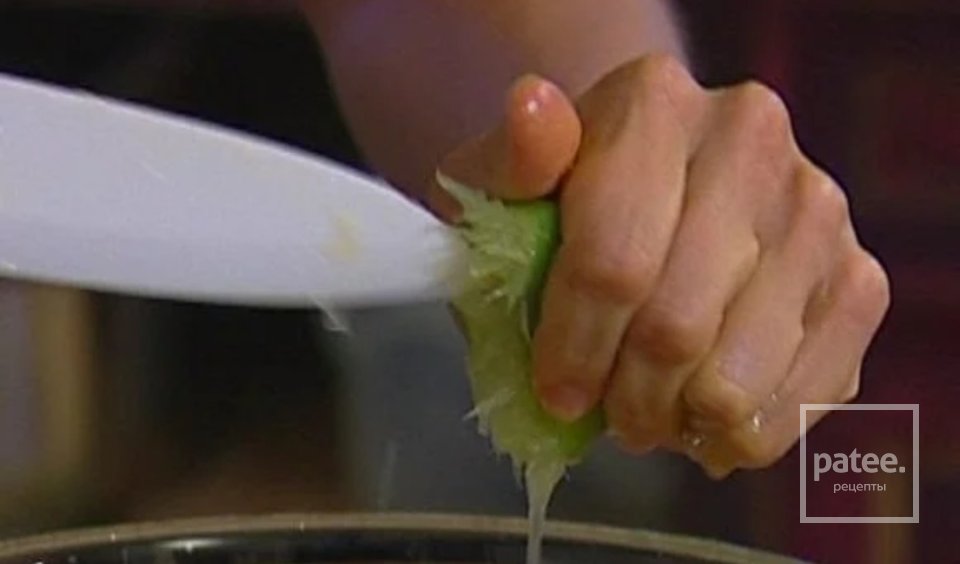 Салат с сёмгой, апельсином и оливками - Шаг 7