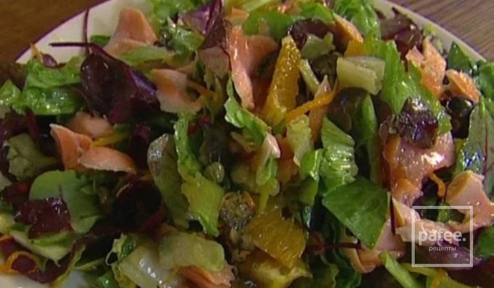 Салат с сёмгой, апельсином и оливками - Шаг 8