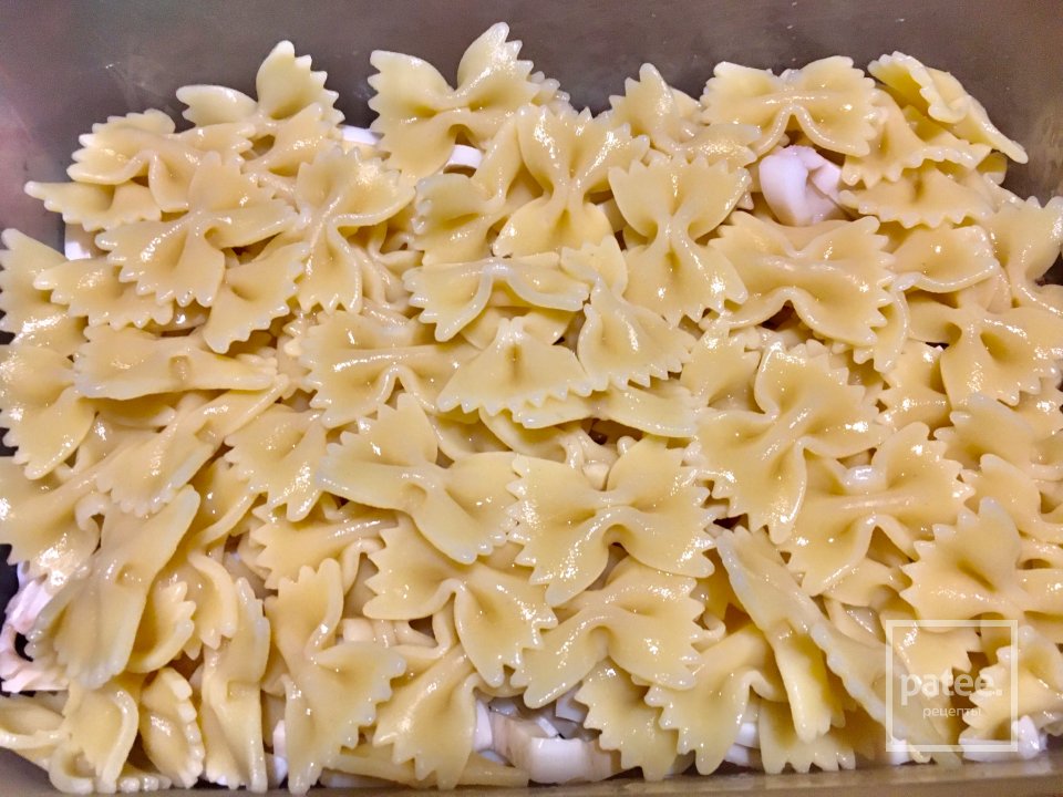 Салат с фарфалле, кальмарами и овощами. - Шаг 2