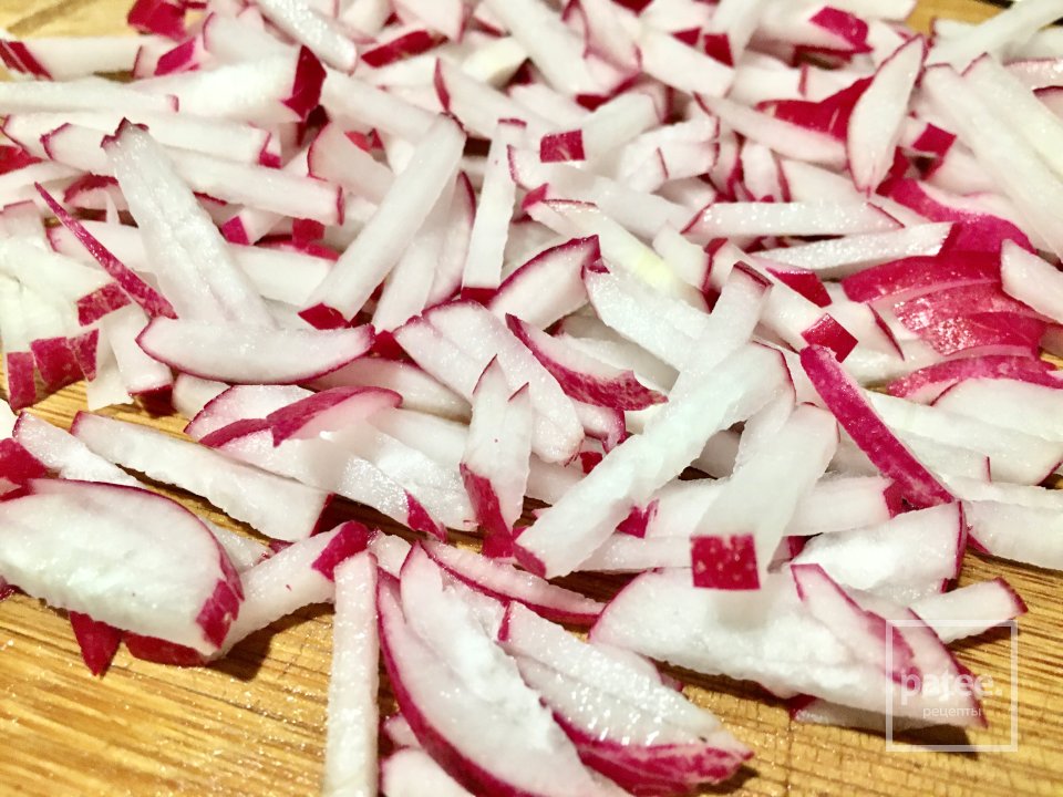 Салат с фарфалле, кальмарами и овощами. - Шаг 4